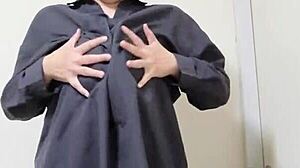 Oh, watch her masturbate and shake those hips lewdly!