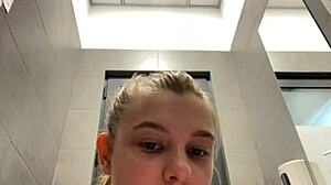 i feel her squirting in the changing room