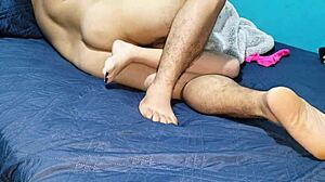 En la cama con mi hermanastra embarazada