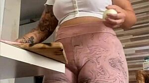 japonesa da buceta gigante se exibindo