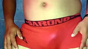 Modelando Calzon Satinado