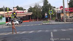 completely nude flashing boldly on city streets