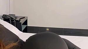 सड़क पर अजनबी मिला राइड दी और रात भर चुदाई से पेमेंट किया