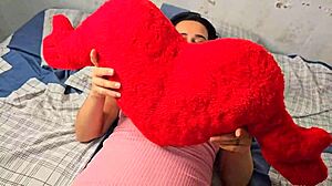 Virgin's First Time Gift Wins Girlfriend's Tight Pussy