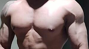 homem forte sarado dotado se escreva em meu canal