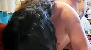 mi primo vino de visita y me puso en cuatro para meterme la verga por el culo me doli� pero al final me encant�