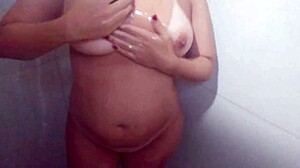 los mejores momentos de mi esposa en la ducha invita a un amigo karina y lucas