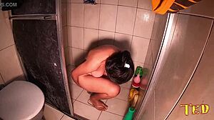 Rebecca santos prepares for the scene while bibi tsunami showers - alex ferraz actor