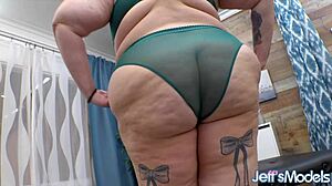 Sara Star Toys Plump Pussy Intensely