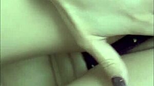 Mira que rico me masturbo con mi dildo nos masturbamos juntos