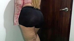 El perfecto culote sexy de mi suegra antes de irse a la cama a descansar