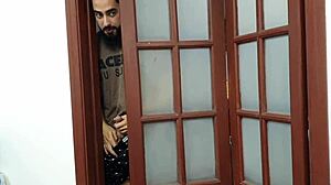 EXIBINDO O QUE O VIZINHO MAIS GOSTA DE VER NA AMIGA LATINA GOSTOSA