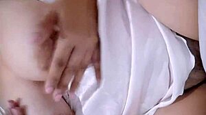 hot milf fingering her wet pussy - solo masturbating