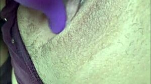 Mira que rico me masturbo con mi dildo nos masturbamos juntos