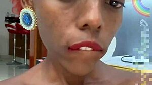 Morenita Gostosa Se Destrosa El Culo Con Un Dildo Gigante