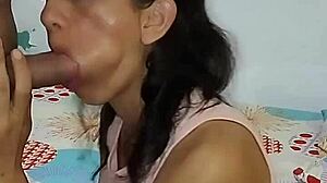 Le Chupe Bien Delicioso la Verga de Mi Vecino Casado Estaba Muy Jugosa