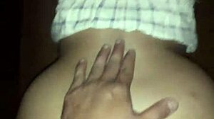 Bokep indonesia awalnya chat iseng lagi apa saat suaminya pergi diam-diam main kerumah binor agar dapat ngentot