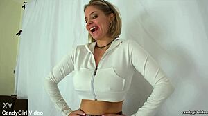 Beautiful Babe Anabelle Pync Teases In Kitty Panties Close Up