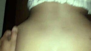 Bokep indonesia awalnya chat iseng lagi apa saat suaminya pergi diam-diam main kerumah binor agar dapat ngentot