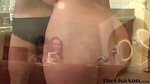 Luscious Lisa Ann Dildo Fucked After Eating Babe's Pussy