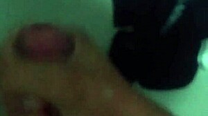 me la jalo en el baño