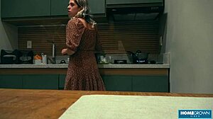 scarlett taylor here, naomi's hot cock sucking drives me wild