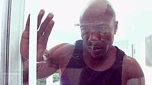 Khloe Kush Tries Black Cock. In Her Teen Pussy 😘.