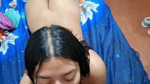 mi inocente hijastra joven aprendiendo a mamar verga y me corro en su cara