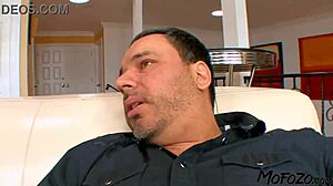 हॉर्नी एमेच्योर को बॉयफ्रेंड देखते हुए बड़ा फेशियल मिला