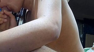 mi inocente hijastra joven aprendiendo a mamar verga y me corro en su cara