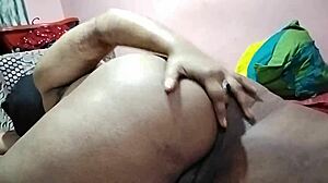 हॉर्नी साउथ इंडियन कर्वी लड़की नंगी बड़ी नेचुरल चूचियां मुठ मारती