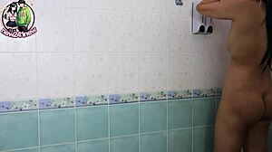 ม.ปลาย ninewthai WASHS DIRTY PUSSY AFTER HUBBY CALLS IT STINKY