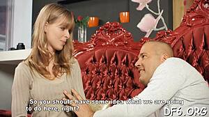 उसकी रसीली जीभ और उंगलियां लंड को चिढ़ा रही हैं