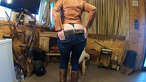 curvy milf housewife spreads hungry pussy for worship