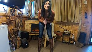 curvy milf housewife spreads hungry pussy for worship