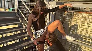 Quer ver o marido cornudo assistindo novinha foder esposa no trampo?