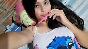 niñera cachonda... te hace correrte dos veces con sus tetas enormes