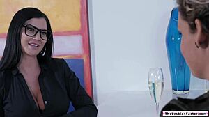 Busty Brunette Milf Facesits Petite Girlfriend Licking to Orgasm