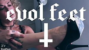 hey, wanna kiss and lick my sweaty feet after a long day?