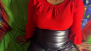 Exotic Desi Girl Fingers Wet Pussy to Wild Squirting in MMS Leak