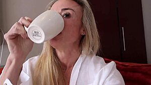 moaning milf gianna fingers her dripping pussy hard