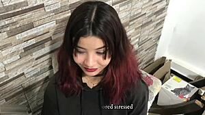 la hermanastra cachonda se traga la polla de su hermanastro hasta el fondo