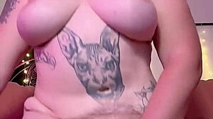 scylla dildo stretches big pussy lips to orgasm!