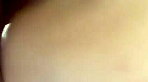 meti gostoso na mulher do corno flashing her mature pussy pov