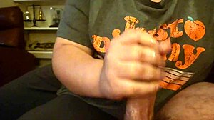 Girlfriend's Quick Handjob Jerk-Off Before Work Rush