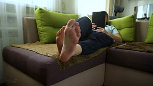 wanna see this sexy teen's wrinkled bare soles and toes up close for your foot fetish?