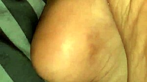 Hidden cam catches ebony feet wet and candid soles